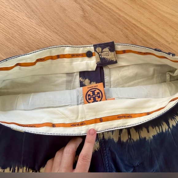 Tory Burch navy and white leather tie dye shorts sz 6 - Picture 4 of 10